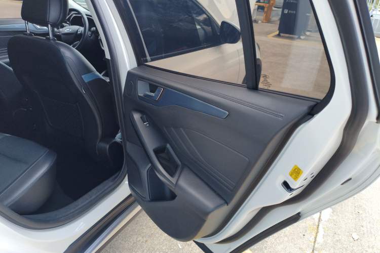 Used Ford Focus 2021 EcoBoost 180 Automatic Hunter Edition Interior 6