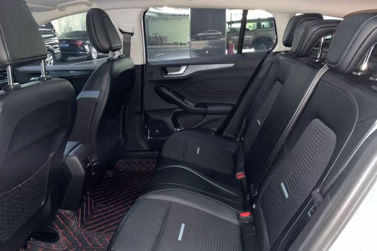 Used Ford Focus 2021 EcoBoost 180 Automatic Hunter Edition Interior 6