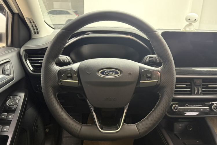 Used Ford Focus 2021 Hatchback EcoBoost 180 Automatic Titanium Edition Interior 6