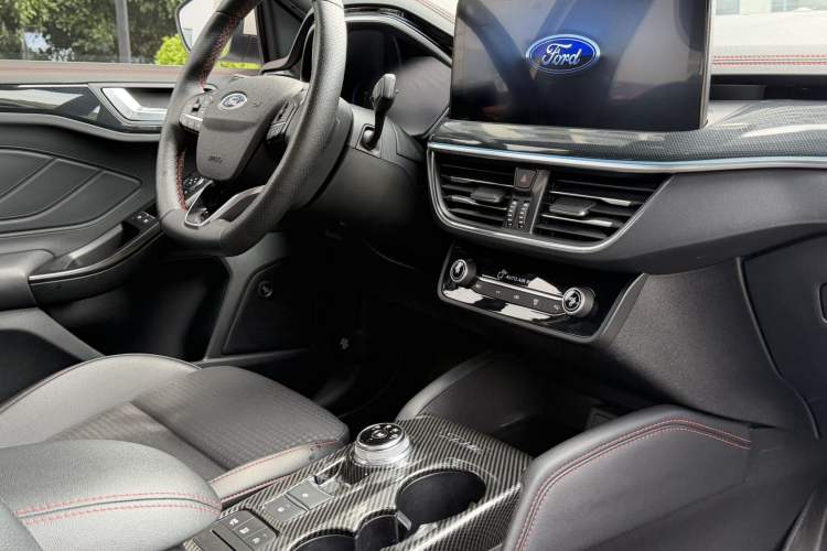 Used Ford Focus 2021 Sedan EcoBoost 180 Automatic ST Line Interior 6
