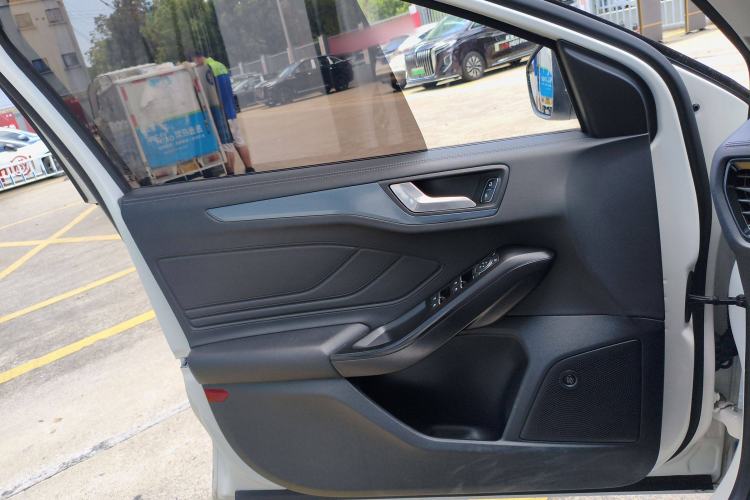 Used Ford Focus 2021 EcoBoost 180 Automatic Hunter Edition Interior 7