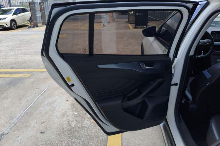 Used Ford Focus 2021 EcoBoost 180 Automatic Hunter Edition Interior 8