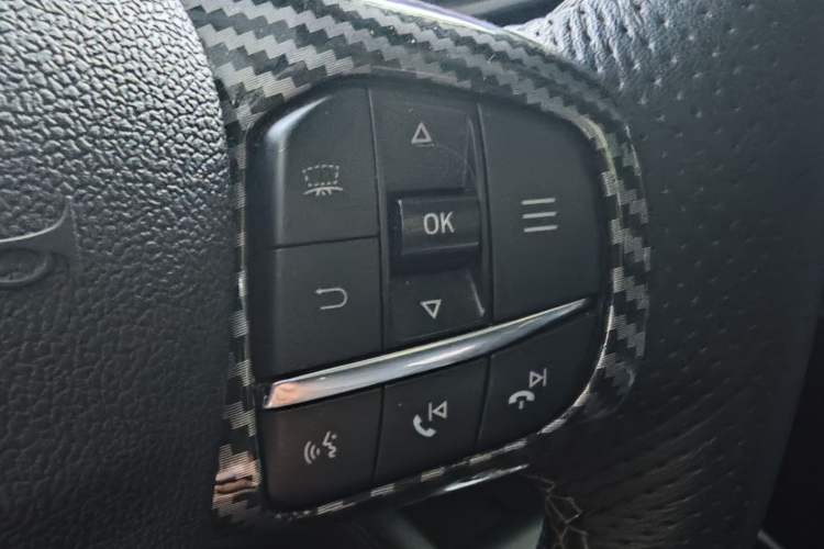 Used Ford Focus 2021 Hatchback EcoBoost 180 Automatic Titanium Edition Interior 8