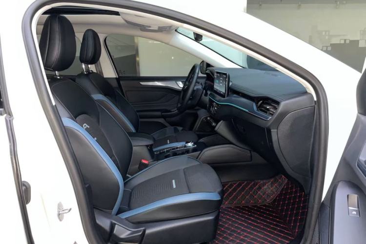 Used Ford Focus 2021 EcoBoost 180 Automatic Hunter Edition Interior 9