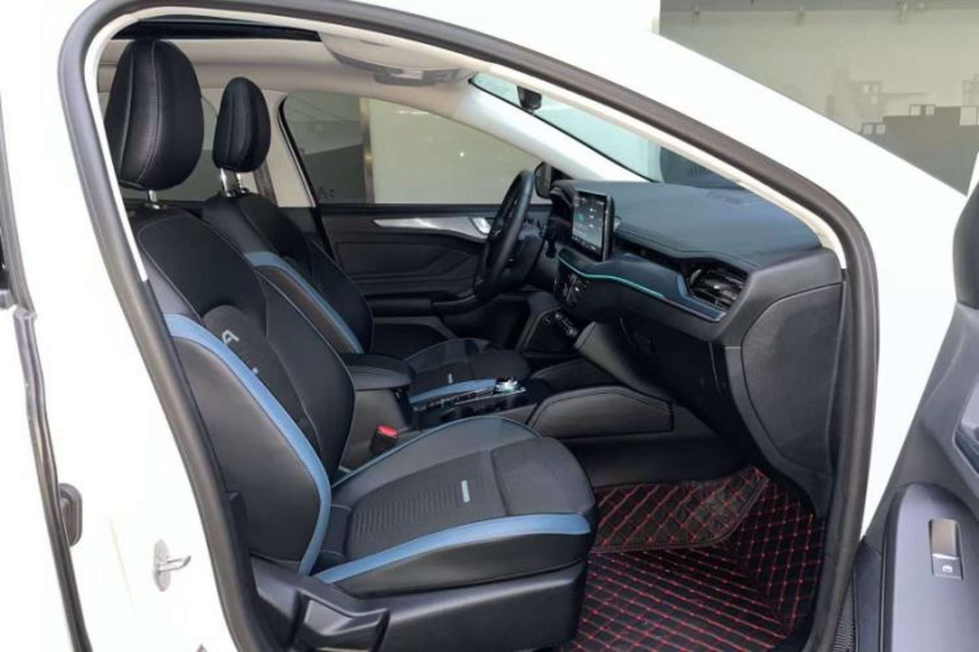 Used Ford Focus 2021 EcoBoost 180 Automatic Hunter Edition Interior 9