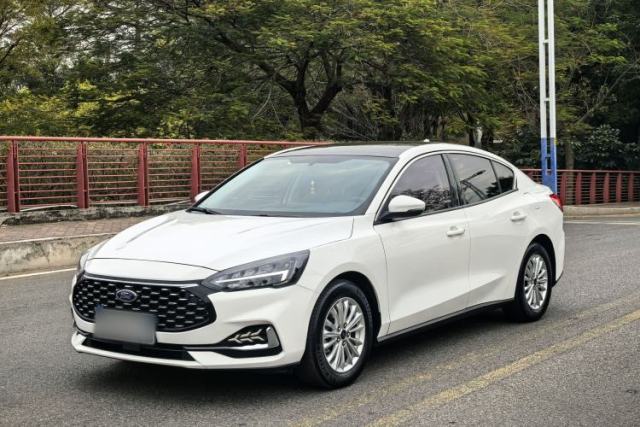 Ojetý Ford Focus 2021 Sedan EcoBoost 180 Automatic Trendy Model