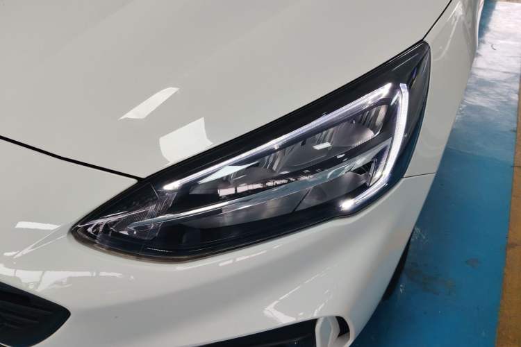 Used Ford Focus 2021 Hatchback EcoBoost 180 Automatic Titanium Edition Left Front Headlight