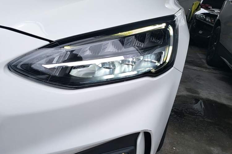 Used Ford Focus 2021 Hatchback EcoBoost 180 Automatic Titanium Edition Left Front Headlight
