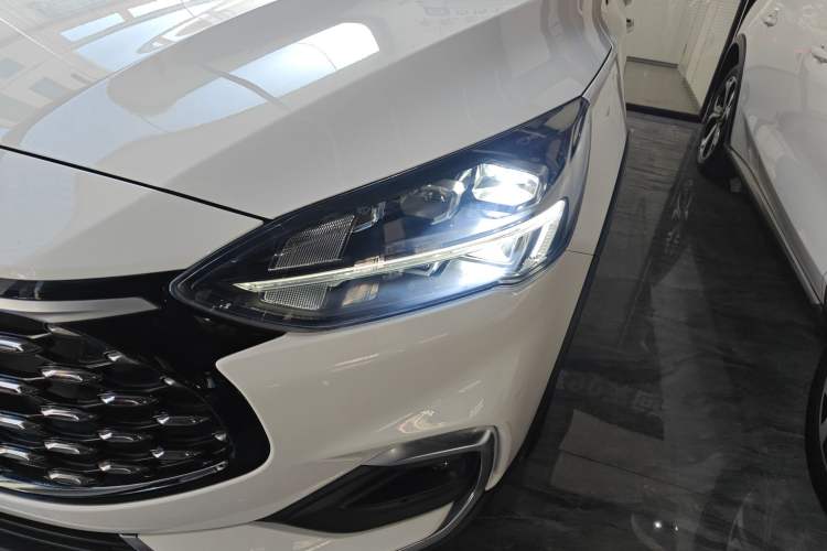 Used Ford Focus 2021 EcoBoost 180 Automatic Hunter Edition Left Front Headlight