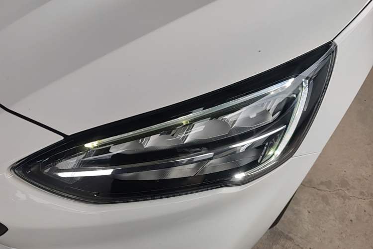 Used Ford Focus 2021 Hatchback EcoBoost 180 Automatic Titanium Edition Left Front Headlight