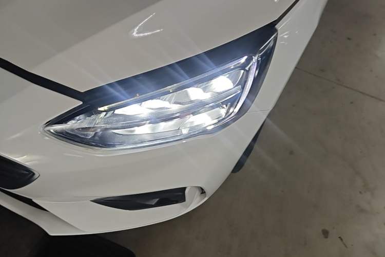 Used Ford Focus 2021 Hatchback EcoBoost 180 Automatic Titanium Edition Left Front Headlight