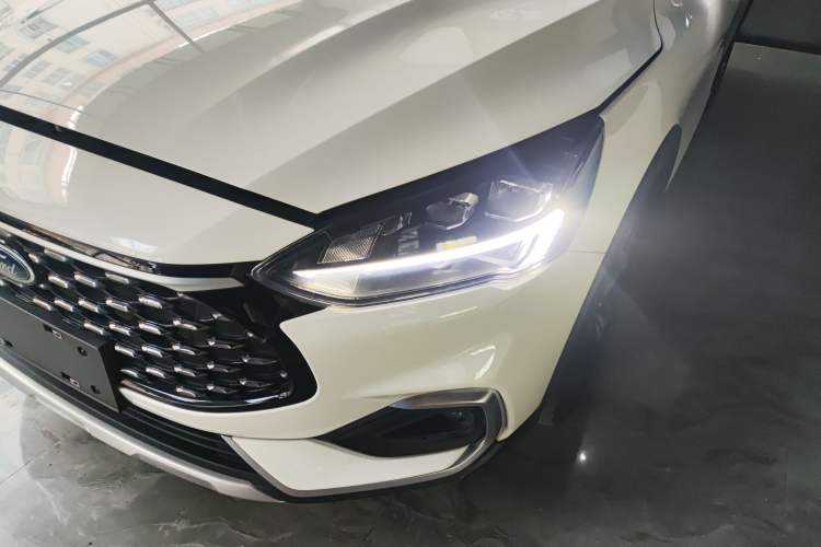 Used Ford Focus 2021 EcoBoost 180 Automatic Hunter Edition Left Front Headlight
