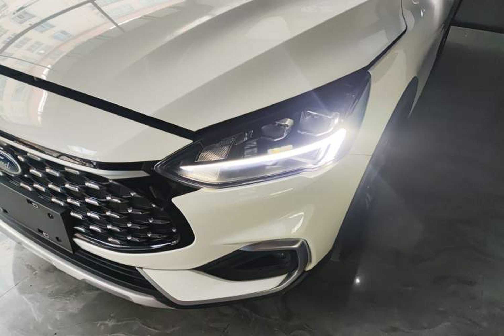 Used Ford Focus 2021 EcoBoost 180 Automatic Hunter Edition Left Front Headlight