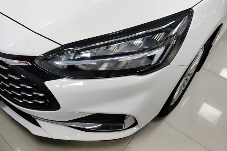 Used Ford Focus 2021 Sedan EcoBoost 180 Automatic Trendy Model Left Front Headlight