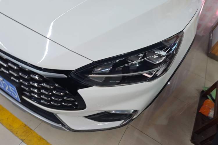 Used Ford Focus 2021 EcoBoost 180 Automatic Hunter Edition Left Front Headlight
