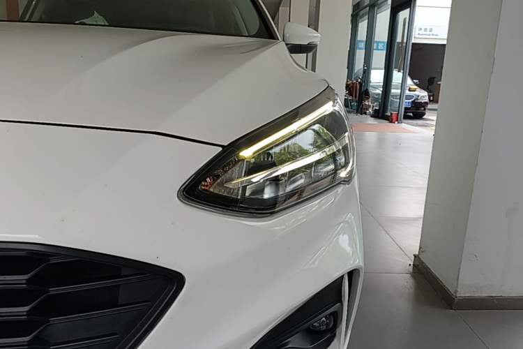 Used Ford Focus 2021 Hatchback EcoBoost 180 Automatic Titanium Edition Left Front Headlight