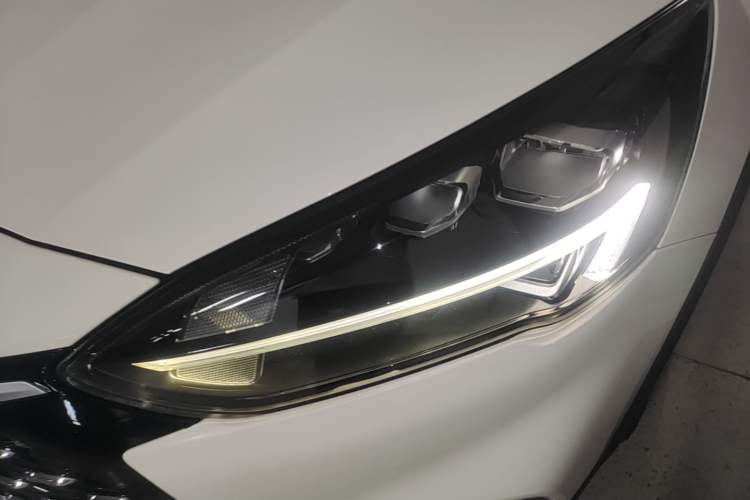Used Ford Focus 2021 EcoBoost 180 Automatic Hunter Edition Left Front Headlight
