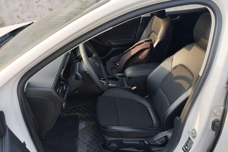 Used Ford Focus 2021 Hatchback EcoBoost 180 Automatic Titanium Edition Left Front Seat