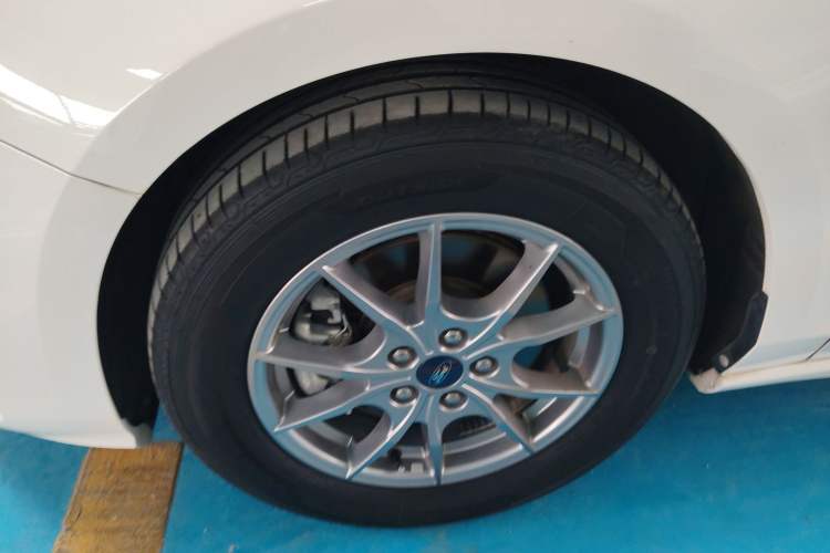 Used Ford Focus 2021 Hatchback EcoBoost 180 Automatic Titanium Edition Left Front Wheel Hub