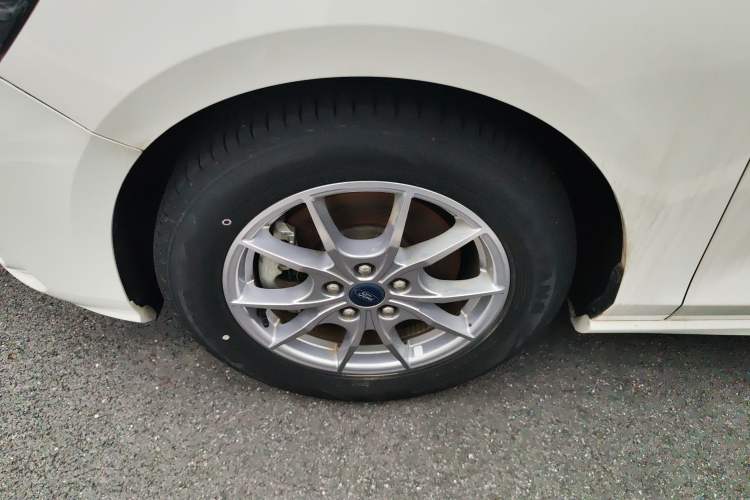 Used Ford Focus 2021 Hatchback EcoBoost 180 Automatic Titanium Edition Left Front Wheel Hub
