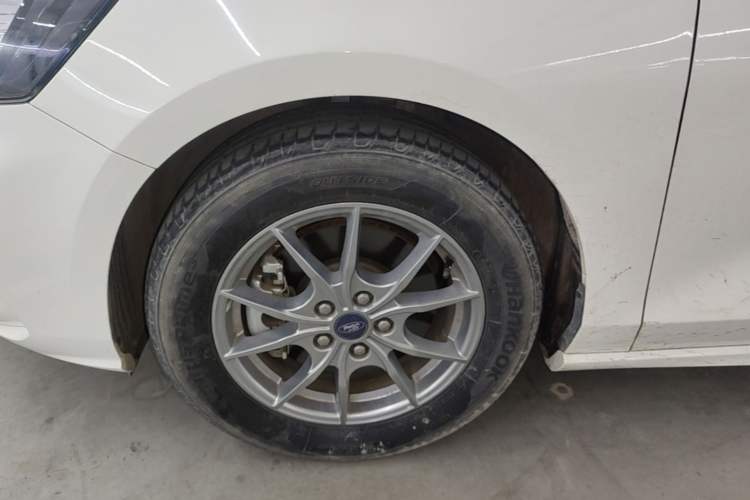 Used Ford Focus 2021 Hatchback EcoBoost 180 Automatic Titanium Edition Left Front Wheel Hub