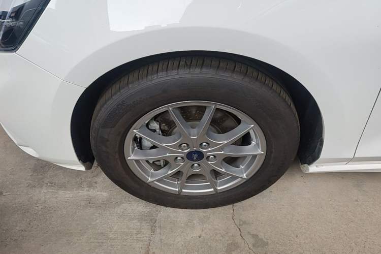Used Ford Focus 2021 Hatchback EcoBoost 180 Automatic Titanium Edition Left Front Wheel Hub