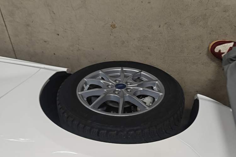 Used Ford Focus 2021 Hatchback EcoBoost 180 Automatic Titanium Edition Left Front Wheel Hub