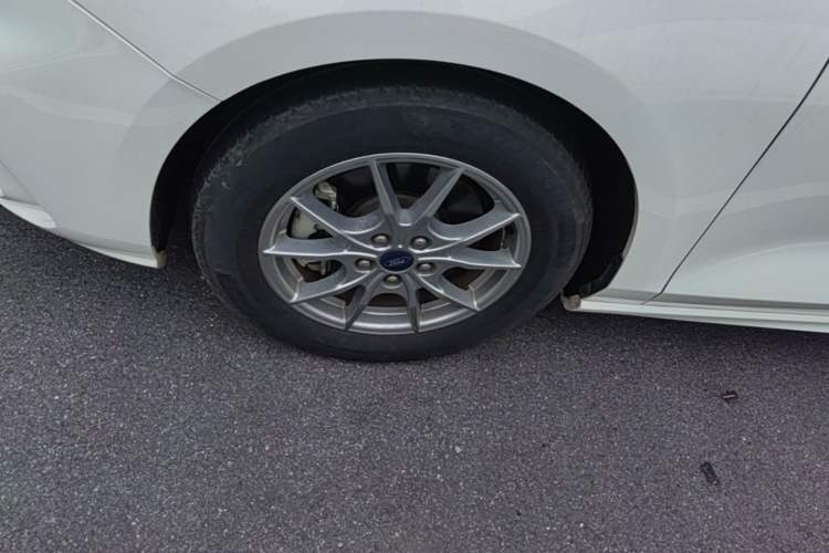 Used Ford Focus 2021 Hatchback EcoBoost 180 Automatic Titanium Edition Left Front Wheel Hub