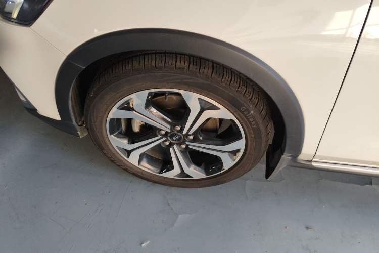 Used Ford Focus 2021 EcoBoost 180 Automatic Hunter Edition Left Front Wheel Hub