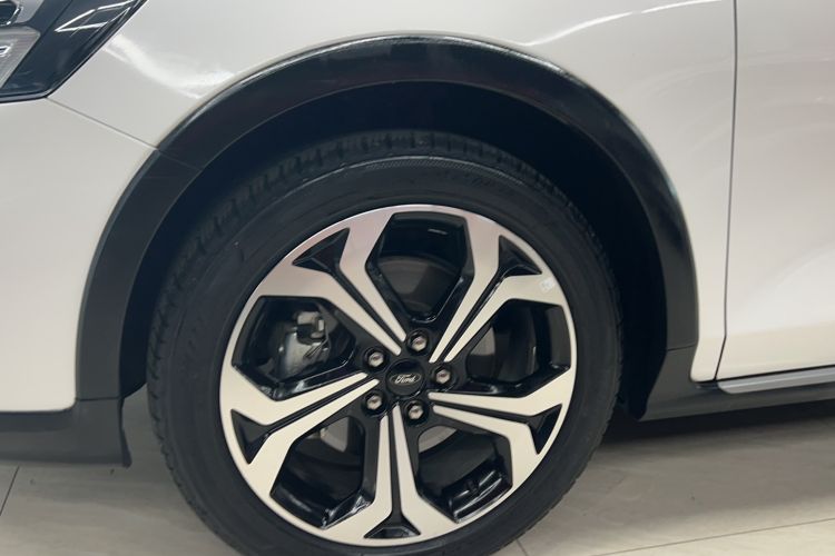 Used Ford Focus 2021 EcoBoost 180 Automatic Hunter Edition Left Front Wheel Hub