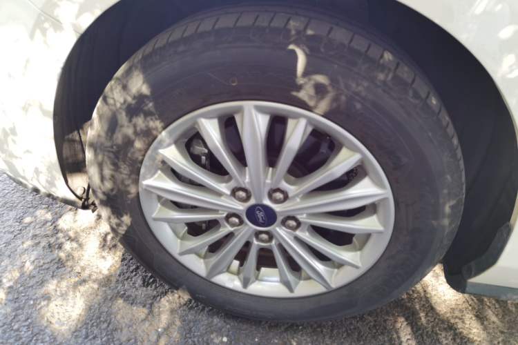 Used Ford Focus 2021 Sedan EcoBoost 180 Automatic Trendy Model Left Front Wheel Hub