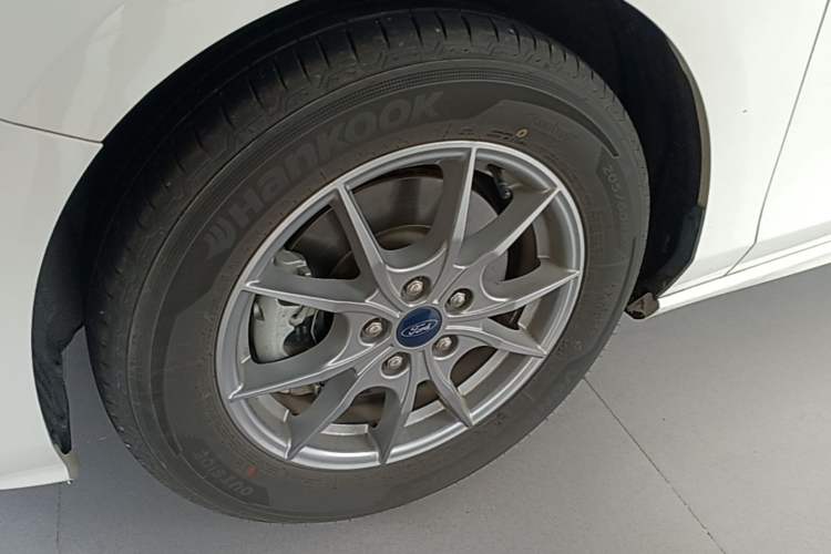 Used Ford Focus 2021 Hatchback EcoBoost 180 Automatic Titanium Edition Left Front Wheel Hub
