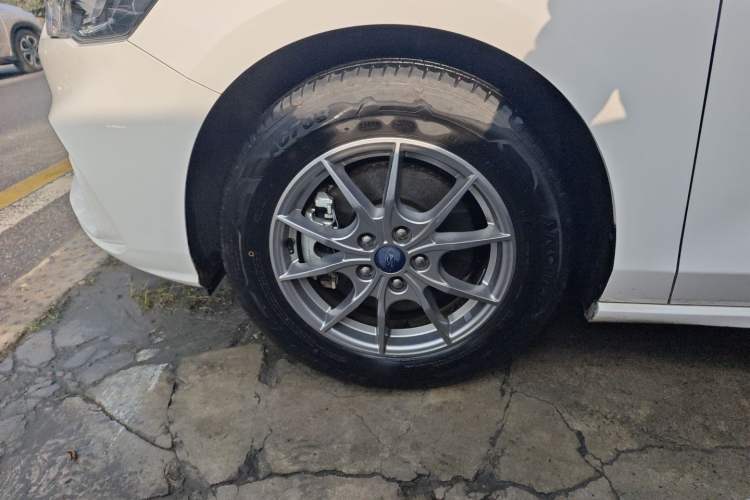 Used Ford Focus 2021 Hatchback EcoBoost 180 Automatic Titanium Edition Left Front Wheel Hub