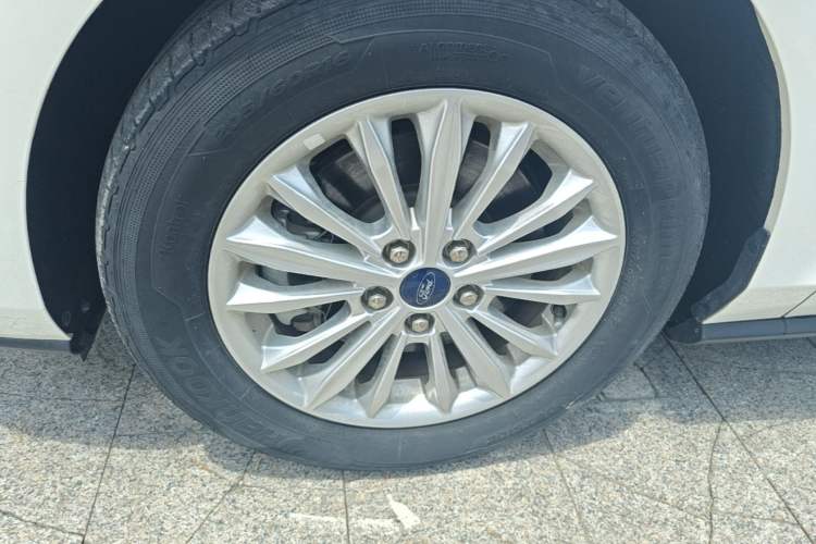 Used Ford Focus 2021 Sedan EcoBoost 180 Automatic Trendy Model Left Front Wheel Hub