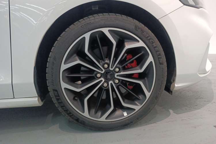 Used Ford Focus 2021 Hatchback EcoBoost 180 Automatic ST Line Left Rear Wheel Hub
