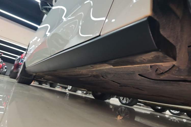 Used Ford Focus 2021 Sedan EcoBoost 180 Automatic Trendy Model Left Side Sill