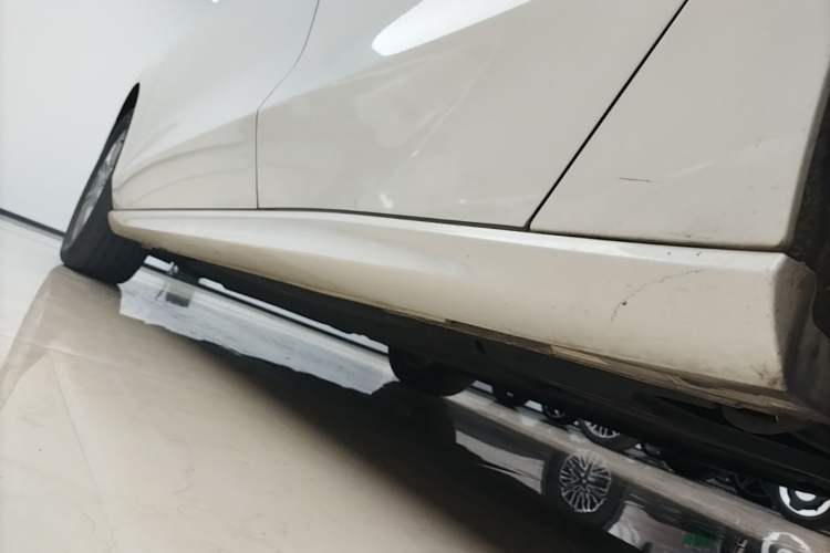 Used Ford Focus 2021 Hatchback EcoBoost 180 Automatic Titanium Edition Left Side Sill