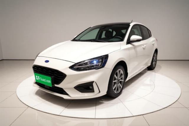 Ojetý Ford Focus 2021 Hatchback EcoBoost 180 Automatic Titanium Edition