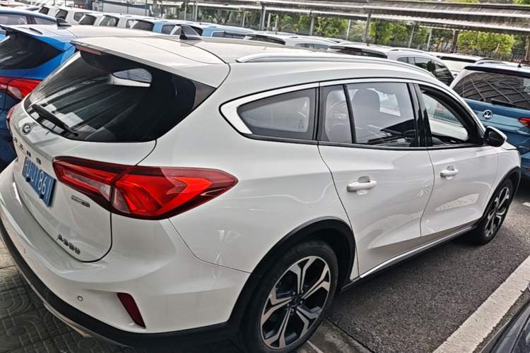 Used Ford Focus 2021 EcoBoost 180 Automatic Hunter Edition Rear Right 45 Deg