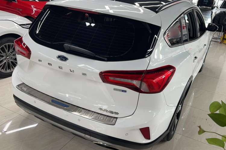 Used Ford Focus 2021 EcoBoost 180 Automatic Hunter Edition Rear Right 45 Deg