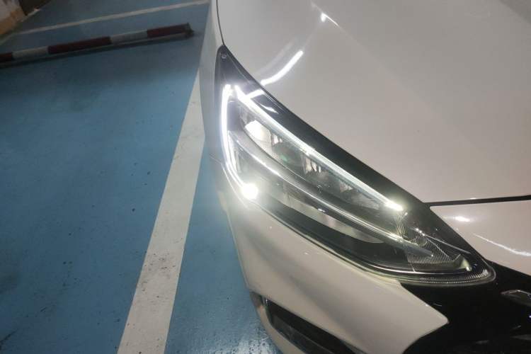 Used Ford Focus 2021 Sedan 1.5L Automatic Sharp Edition Right Front Headlight