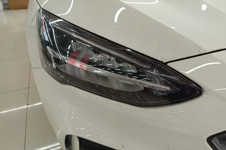 Used Ford Focus 2021 Hatchback EcoBoost 180 Automatic Titanium Edition Right Front Headlight