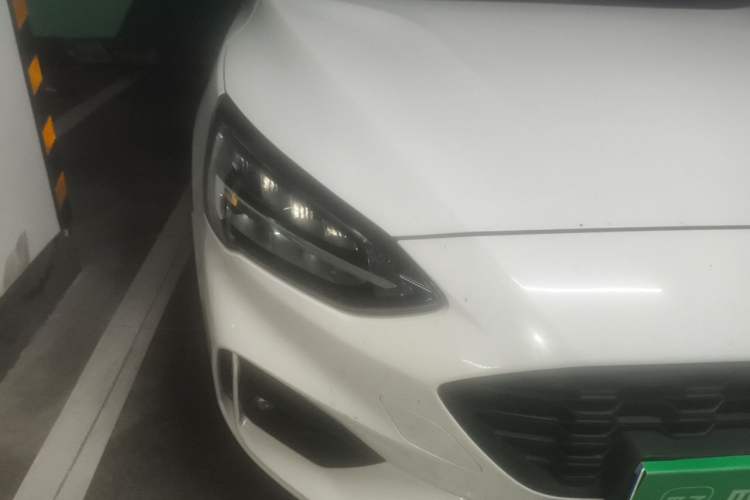 Used Ford Focus 2021 Hatchback EcoBoost 180 Automatic Titanium Edition Right Front Headlight
