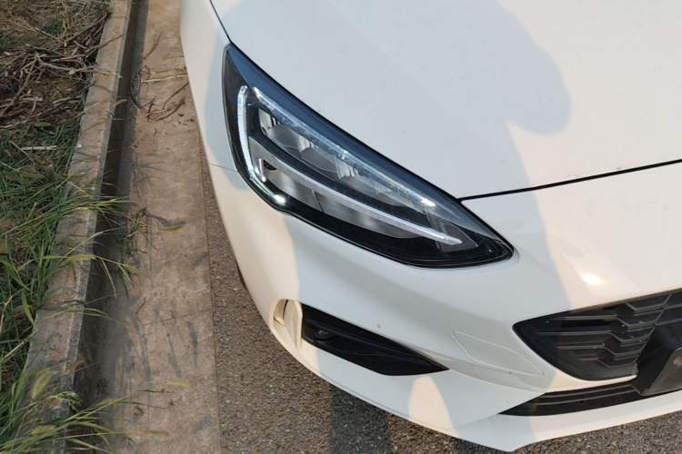 Used Ford Focus 2021 Hatchback EcoBoost 180 Automatic Titanium Edition Right Front Headlight