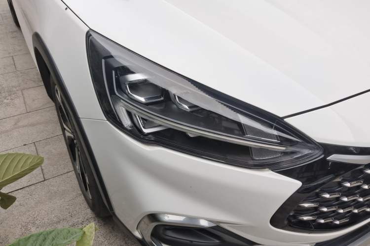 Used Ford Focus 2021 EcoBoost 180 Automatic Hunter Edition Right Front Headlight