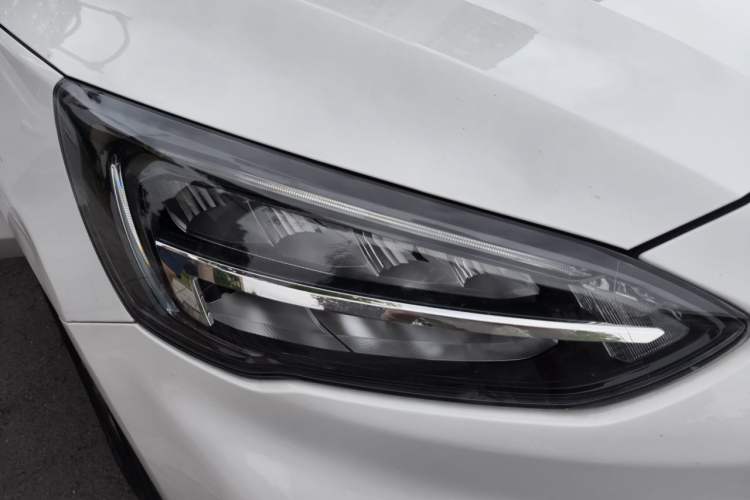 Used Ford Focus 2021 Hatchback EcoBoost 180 Automatic Titanium Edition Right Front Headlight