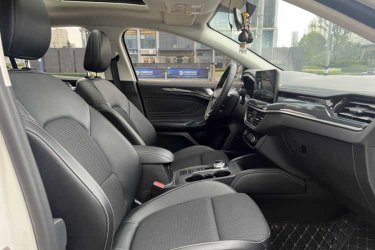 Used Ford Focus 2021 Hatchback EcoBoost 180 Automatic Titanium Edition Right Front Seat