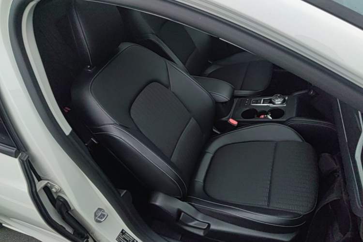 Used Ford Focus 2021 Hatchback EcoBoost 180 Automatic Titanium Edition Right Front Seat
