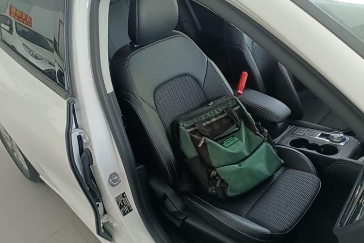 Used Ford Focus 2021 Hatchback EcoBoost 180 Automatic Titanium Edition Right Front Seat