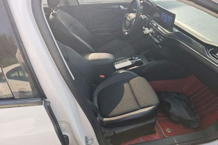 Used Ford Focus 2021 Hatchback EcoBoost 180 Automatic Titanium Edition Right Front Seat